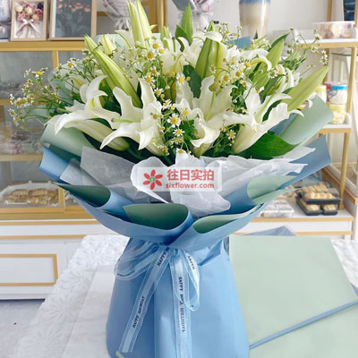 丽江8支白色多头百合洋甘菊，互倾的思念