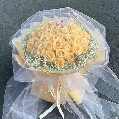 丽江52朵香槟玫瑰满天星，你就是我的全部