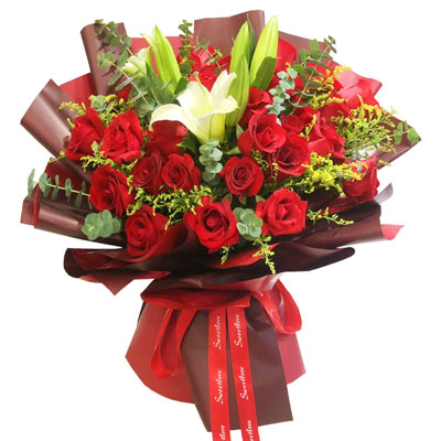 丽江20朵红玫瑰2支百合，每时每刻都甜蜜幸福