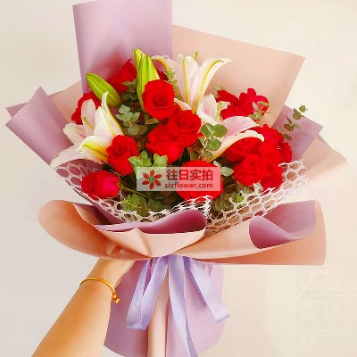 丽江18朵红玫瑰百合，真情相守一生