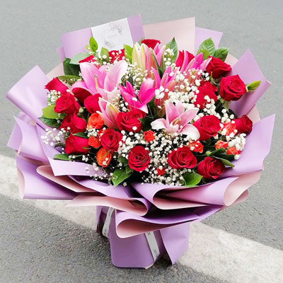 丽江22朵红玫瑰百合，心永远属于了你